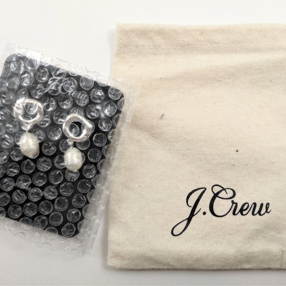 *NEW* J Crew Hammered Circle Pearl Earrings - Picture 5 of 5